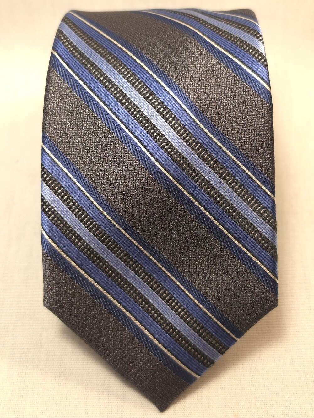 Pronto Uomo Blue and Gray Diagonal Stripe Silk Tie